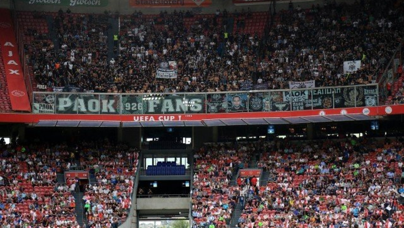 Πρόκληση από τους οπαδούς του Άγιαξ, έπεσαν δακρυγόνα