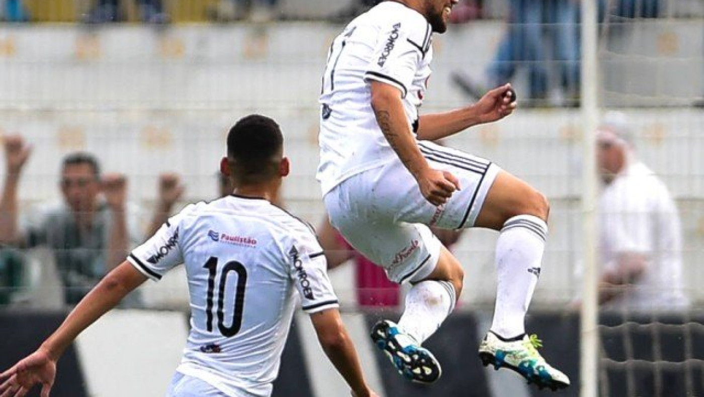 Οι          πρώτες         ασπρόμαυρες     σκέψεις…