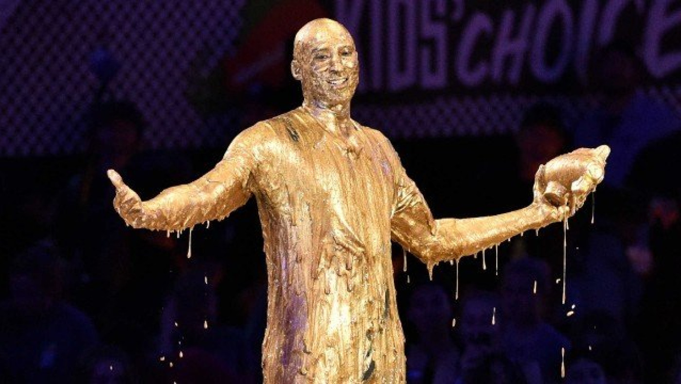 «Έλουσαν»  με χρυσή λάσπη τον Κόμπι Μπράιαντ! (pics)