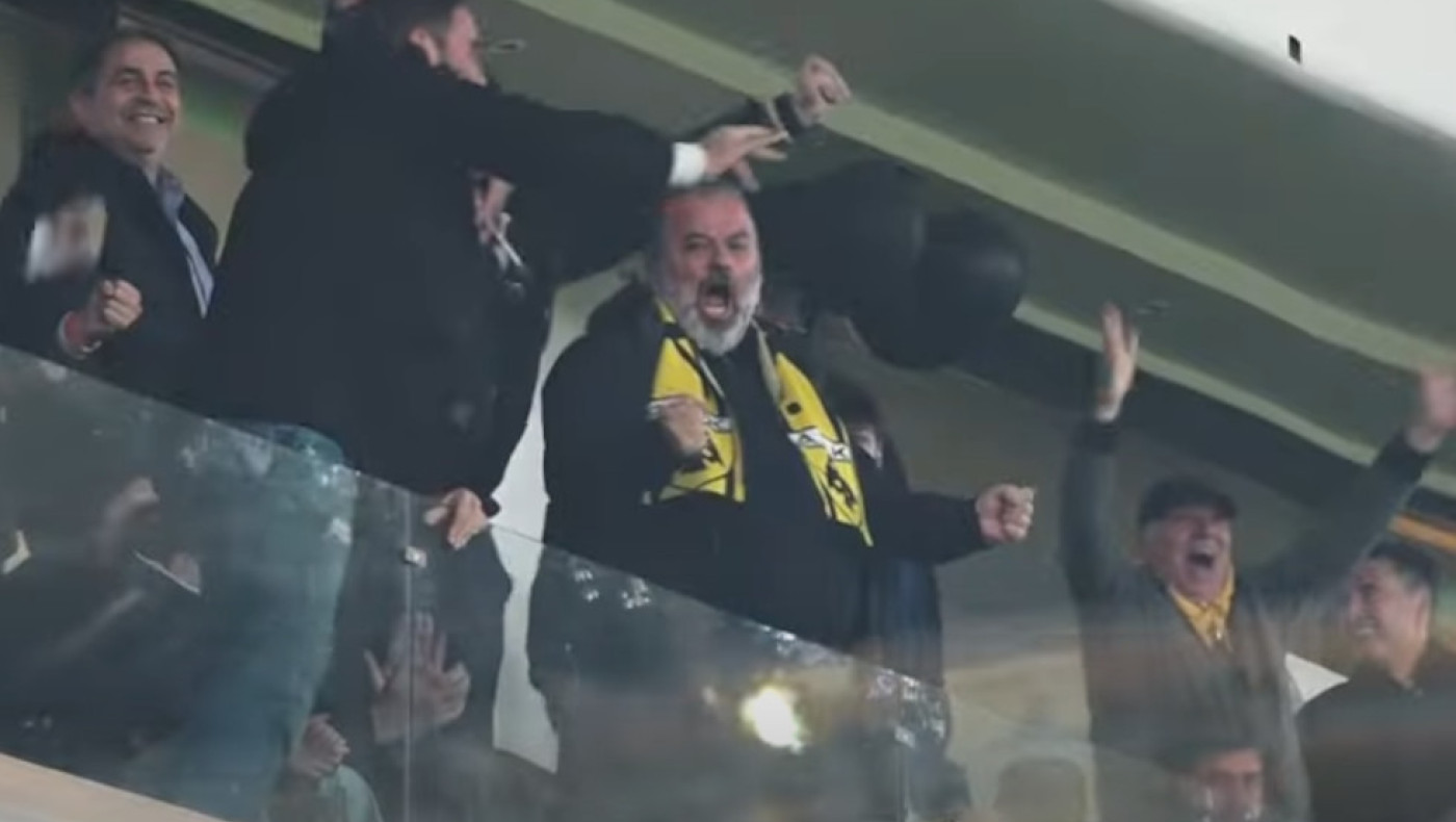 Ο έξαλλος πανηγυρισμός του Μάριου Ηλιόπουλου για τη νίκη επί του ΠΑΟΚ