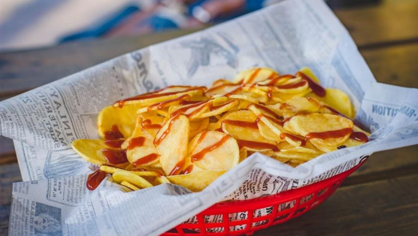 Τι συμβαίνει στον οργανισμό μας, αν τρώμε ανά τακτά διαστήματα junk food