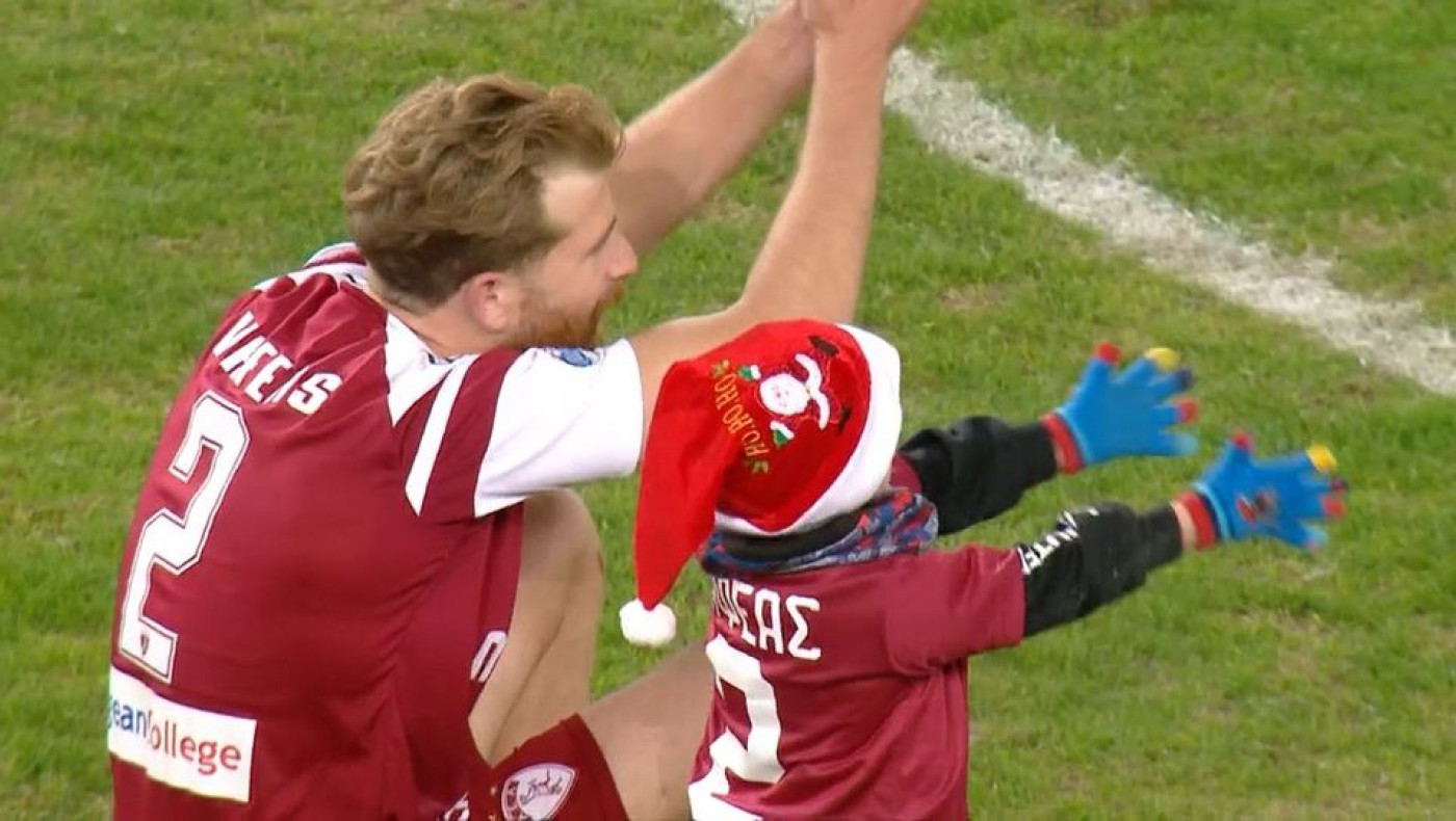 Με τα παιδάκια τους πανηγύρισαν οι παίκτες της ΑΕΛ το θρίαμβο επί της Νίκης Βόλου