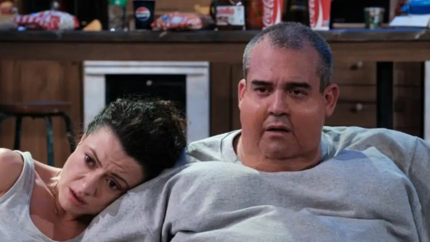 Πυγμαλίωνας Δαδακαρίδης: Καρέ – καρέ η μεταμόρφωση του ηθοποιού για την παράσταση «η Φάλαινα»