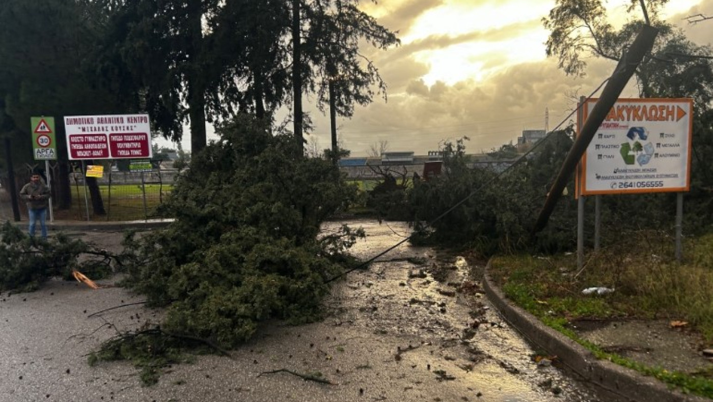 Ανεμοστρόβιλος προκάλεσε ζημιές στο Αγρίνιο: Εκτεταμένα προβλήματα στο ΔΑΚ