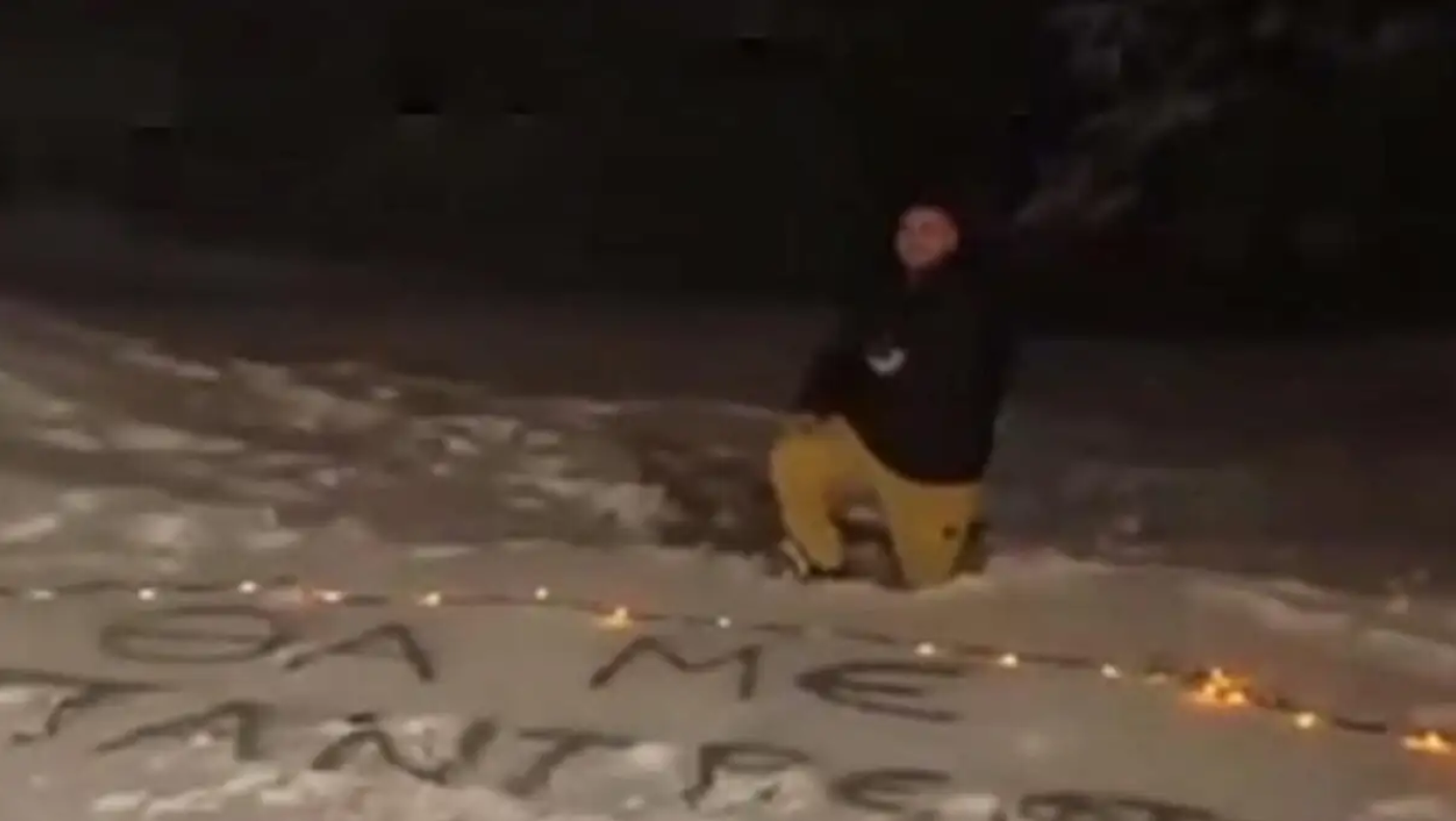 Φλώρινα: Η viral πρόταση γάμου πάνω στο... χιόνι!
