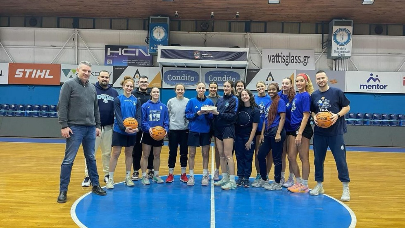 Μία «γροθιά» τα τμήματα του Ηρακλή: Βασιλόπιτες και δώρα στις ομάδες μπάσκετ και βόλεϊ