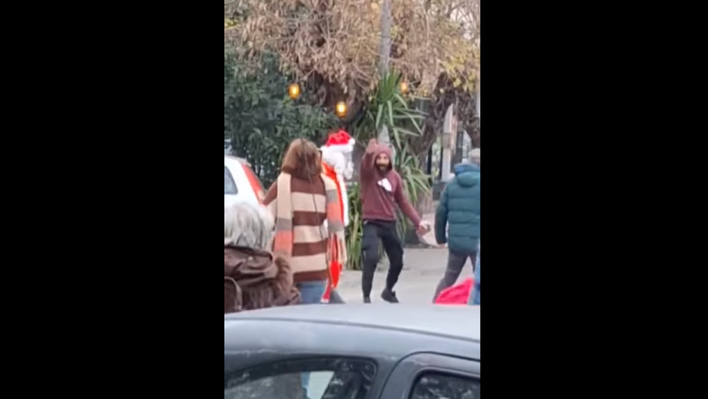 Χαλάνδρι: Ο δήμαρχος κατήγγειλε αστυνομικό που έκανε ναζιστικό χαιρετισμό-«Να τους χαίρεστε»