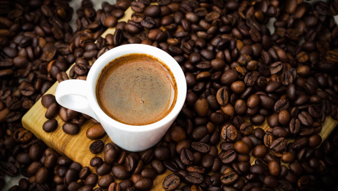 «Πικρός» ο καφές: Πού οφείλεται και πού θα φτάσει η ραγδαία αύξηση της τιμής του