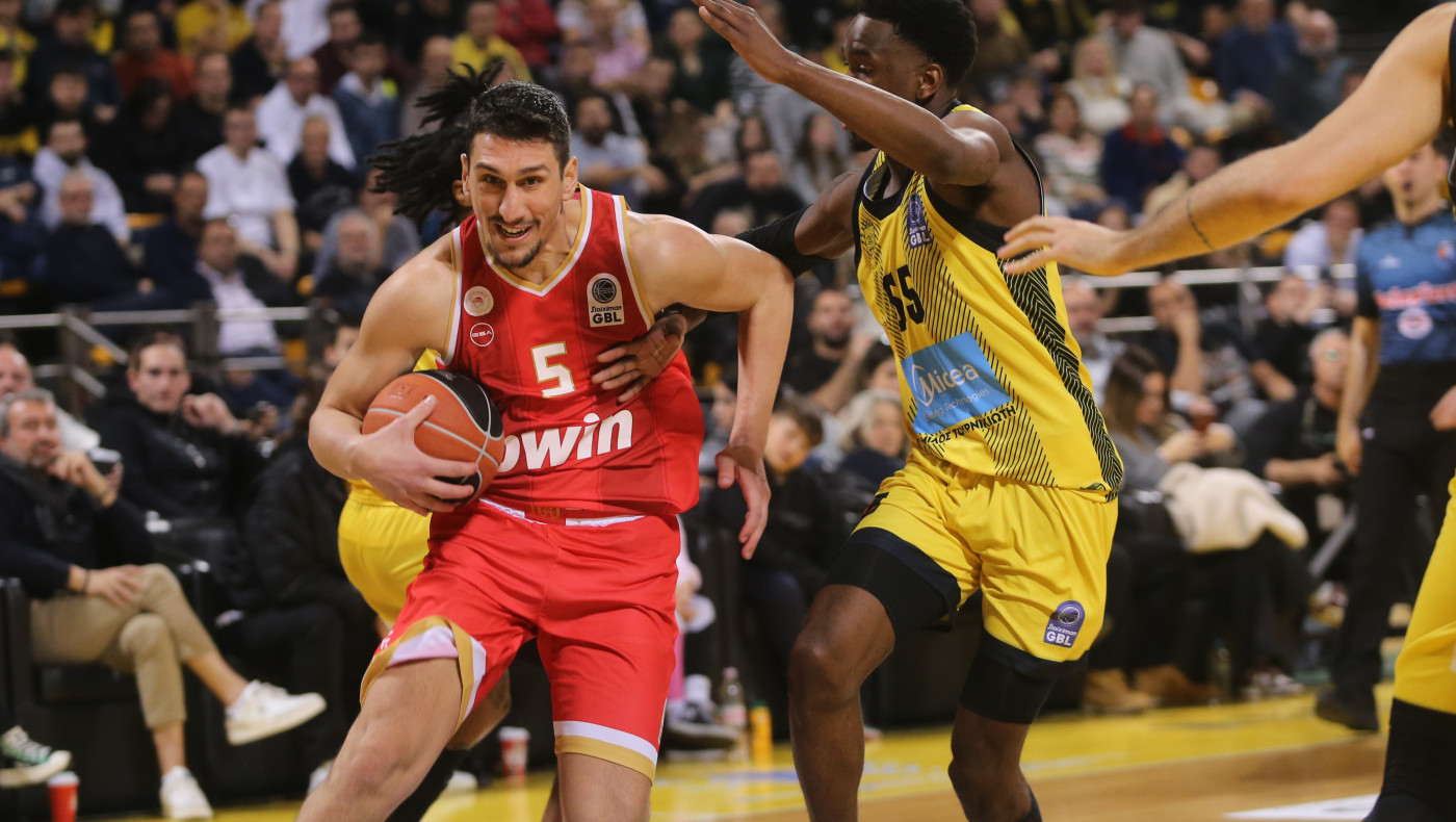 Το πάλεψε αλλά ένα ξέσπασμα έδωσε τη νίκη στον Ολυμπιακό