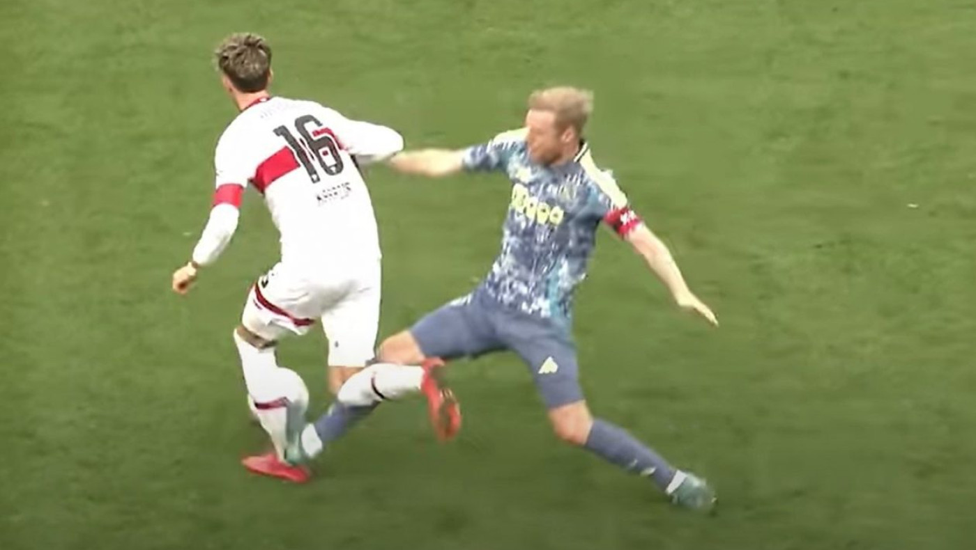 Άγιαξ: Ο Κλάασεν αποβλήθηκε και συνέχισε να παίζει