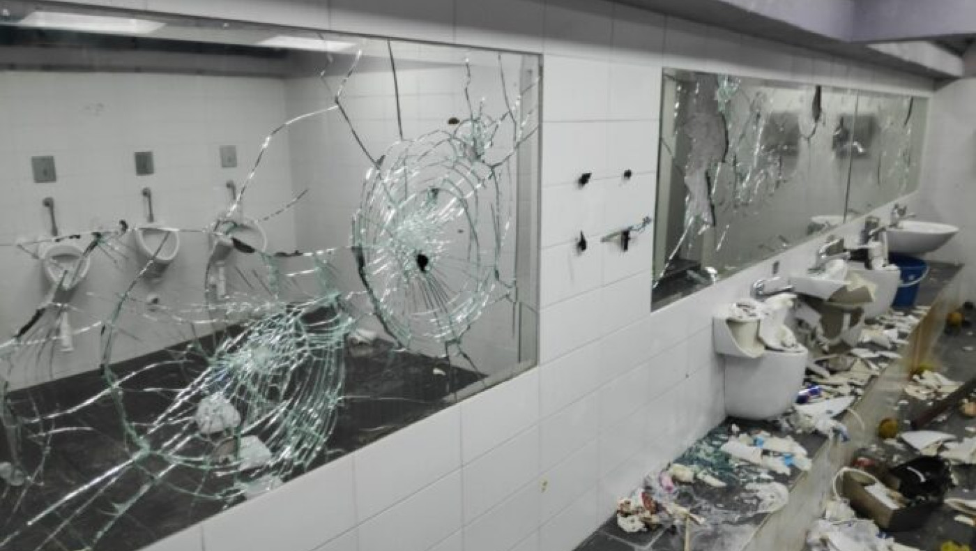 ΑΠΙΣΤΕΥΤΟ! Θεσσαλονίκη: Βανδάλισαν τις δημόσιες τουαλέτες στη Νέα Παραλία