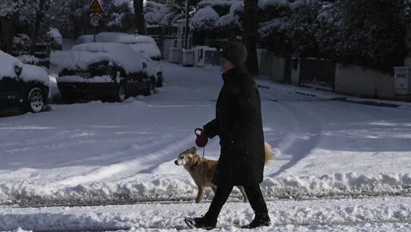 Καιρός: Χιόνια και κρύο από την Κυριακή