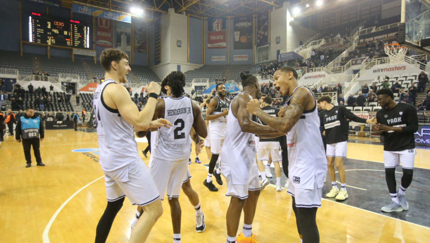 ΠΑΟΚ: Πανηγυρικό κλίμα μέσα από την παρακάμερα σε γήπεδο και κερκίδες