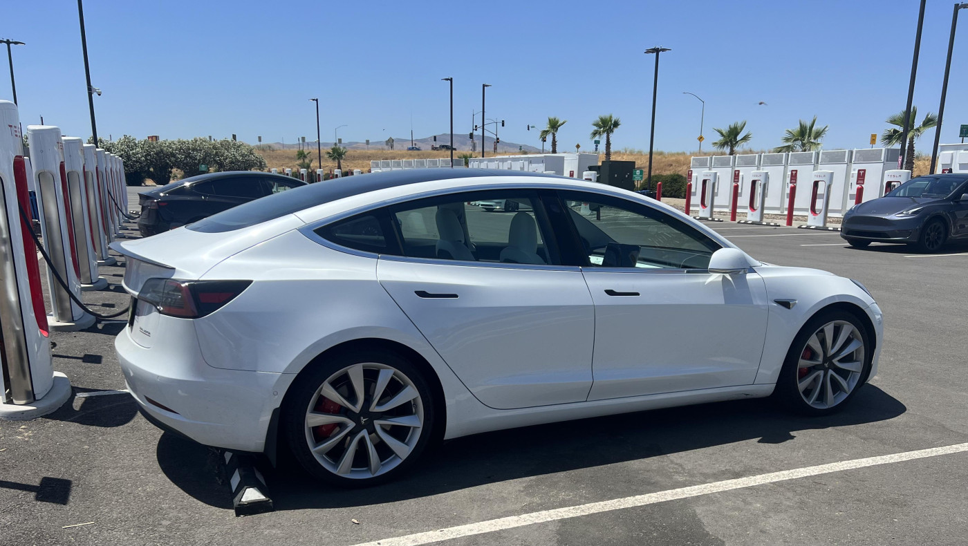 Λος Άντζελες: Το Tesla τού έσωσε τη ζωή από τις φονικές πυρκαγιές!