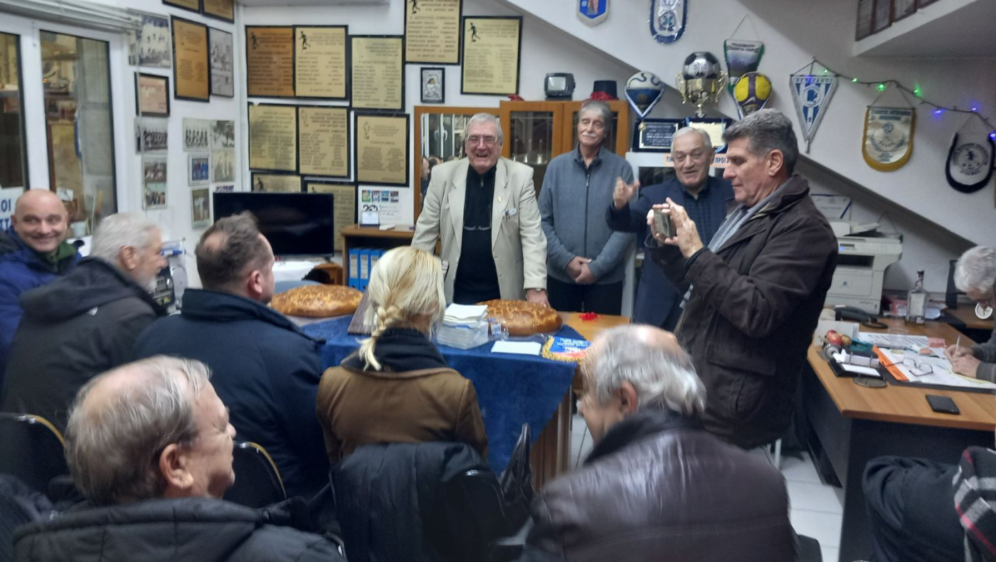 Φωτορεπορτάζ: Εκοψαν την πίτα τους οι Βετεράνοι Αμπελοκήπων