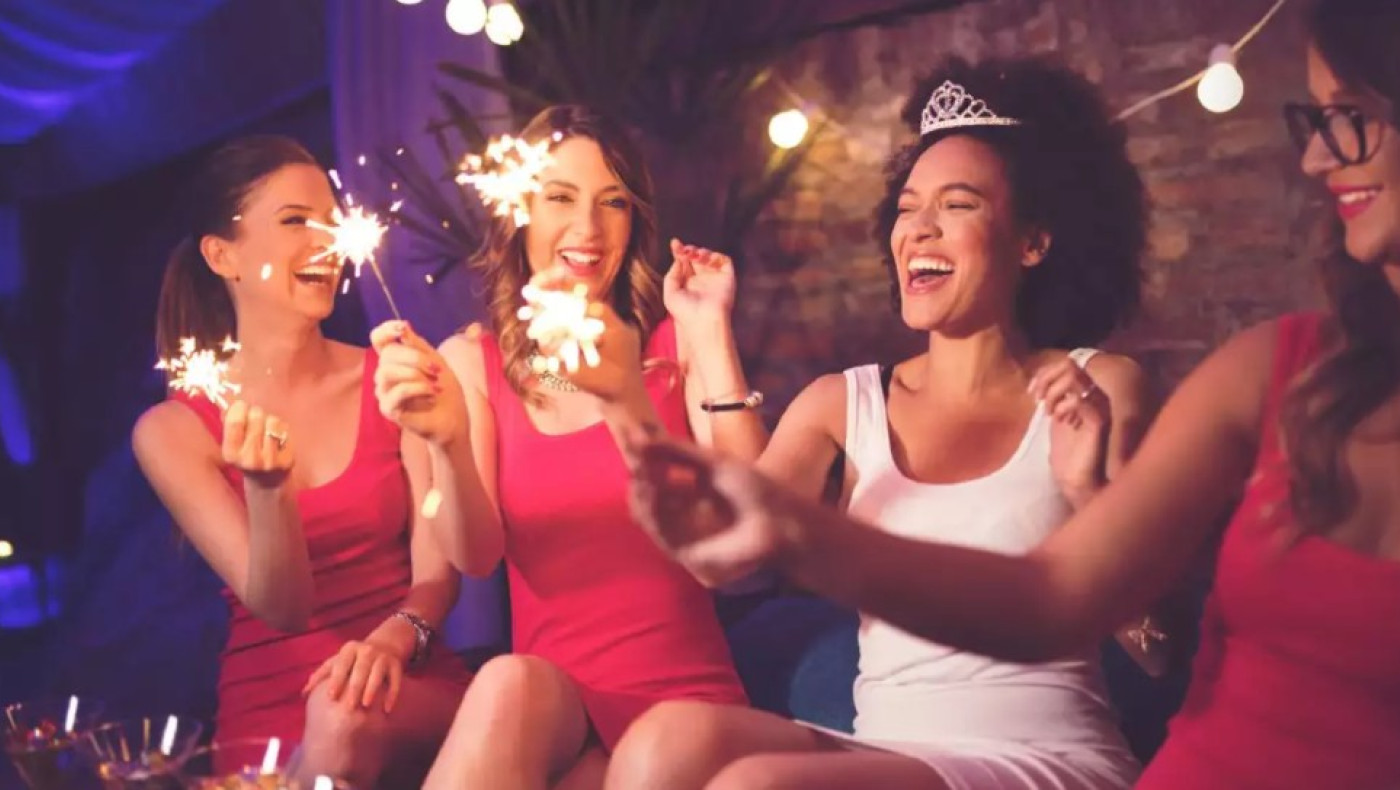 Στρίπερ αποκαλύπτει: Γυναίκες στα μπάτσελορ; Χειρότερες από τους άνδρες στην απιστία