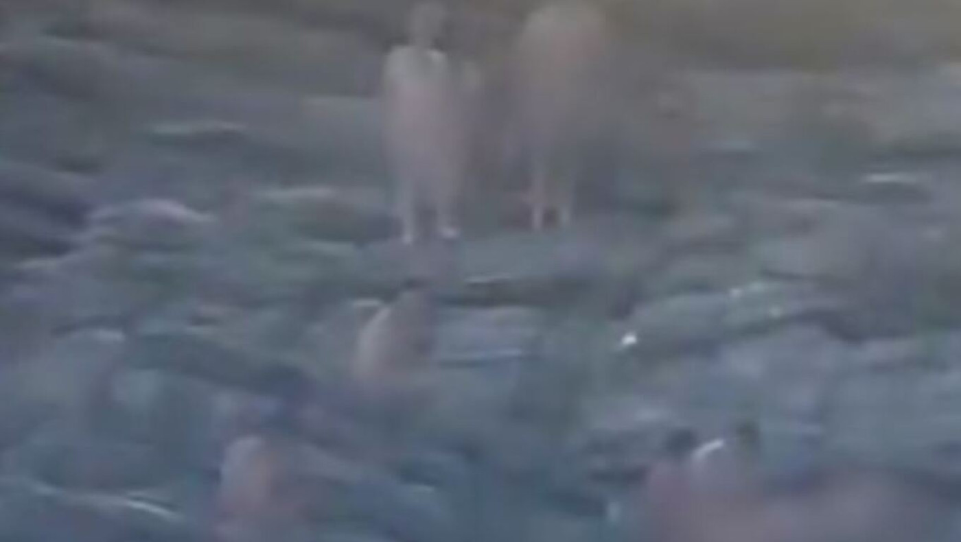 Αχόρταγοι… Έκαναν όργιο γυμνοί σε δημόσια θέα πάνω σε βράχους