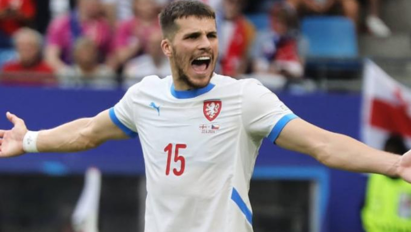 Kicker: «Ελάχιστες πιθανότητες να μείνει στην Χόφενχαϊμ ο Γιούρασεκ»