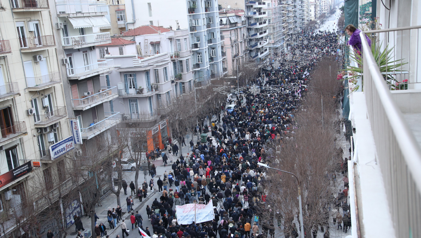 Τέμπη: Λαοθάλασσα για τα 57 θύματα στη Θεσσαλονίκη - «Το έγκλημα να μην συγκαλυφθεί»