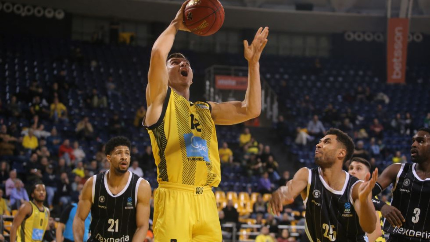 Άρης-Αμβούργο: Δεν μπορεί να κερδίσει...