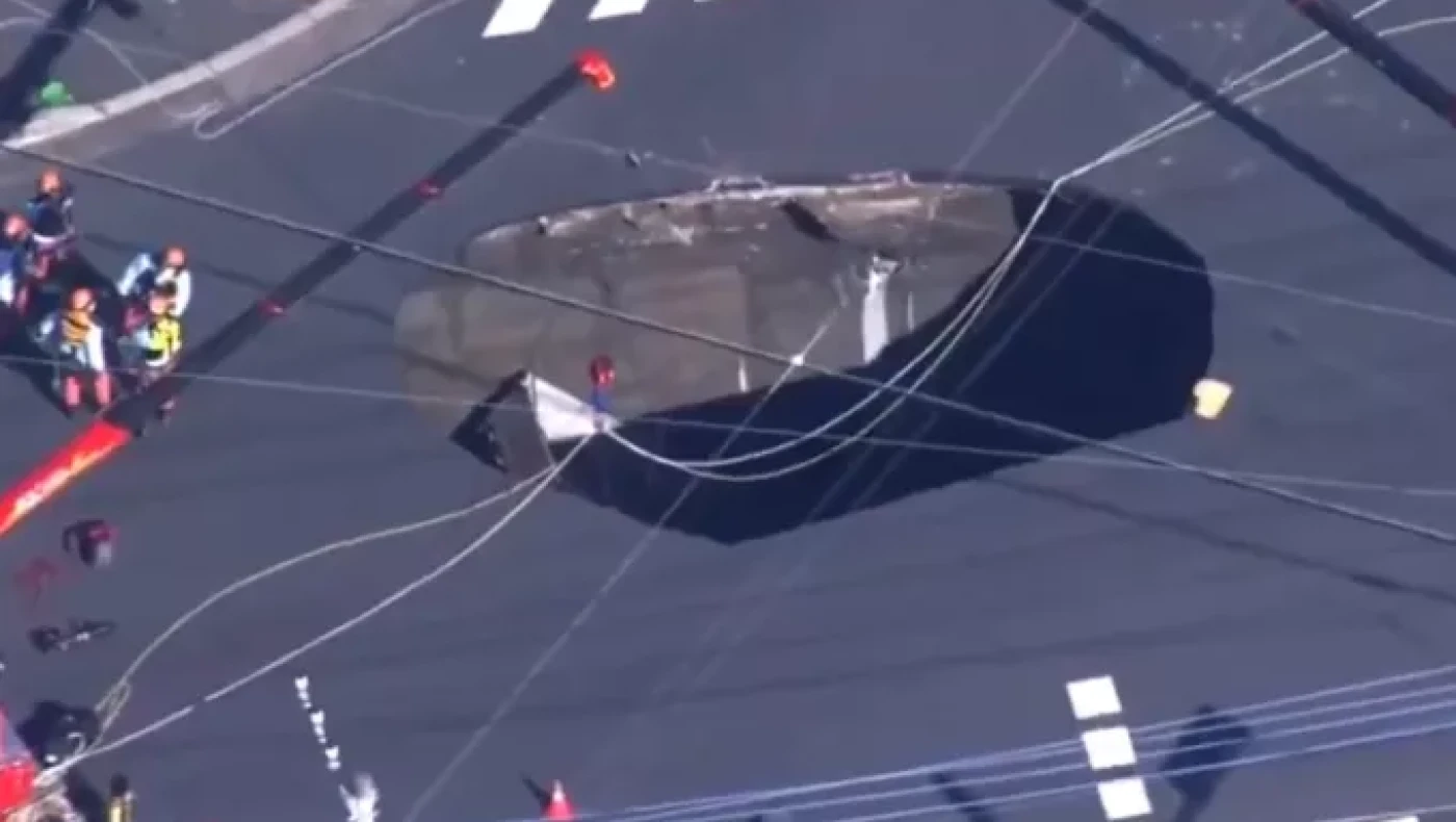 Άνοιξε η γη και κατάπιε φορτηγό!