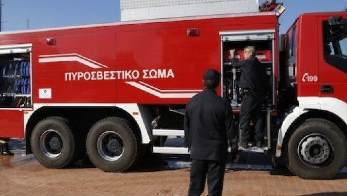 Σίνδος - ΤΩΡΑ: Φωτιά κατά μήκος των σιδηροδρομικών γραμμών του ΟΣΕ