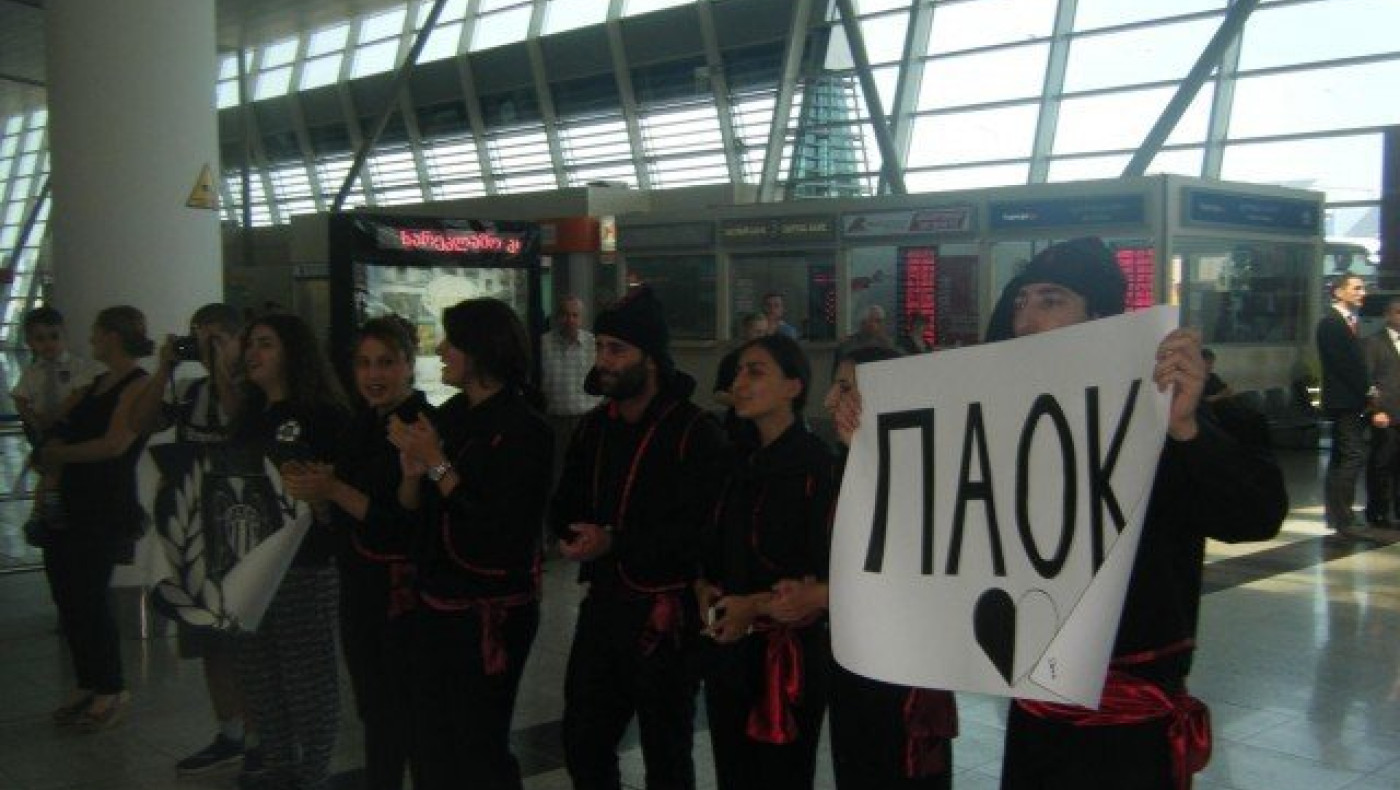 Η θερμή υποδοχή στην αποστολή του ΠΑΟΚ στην Τιφλίδα (video)