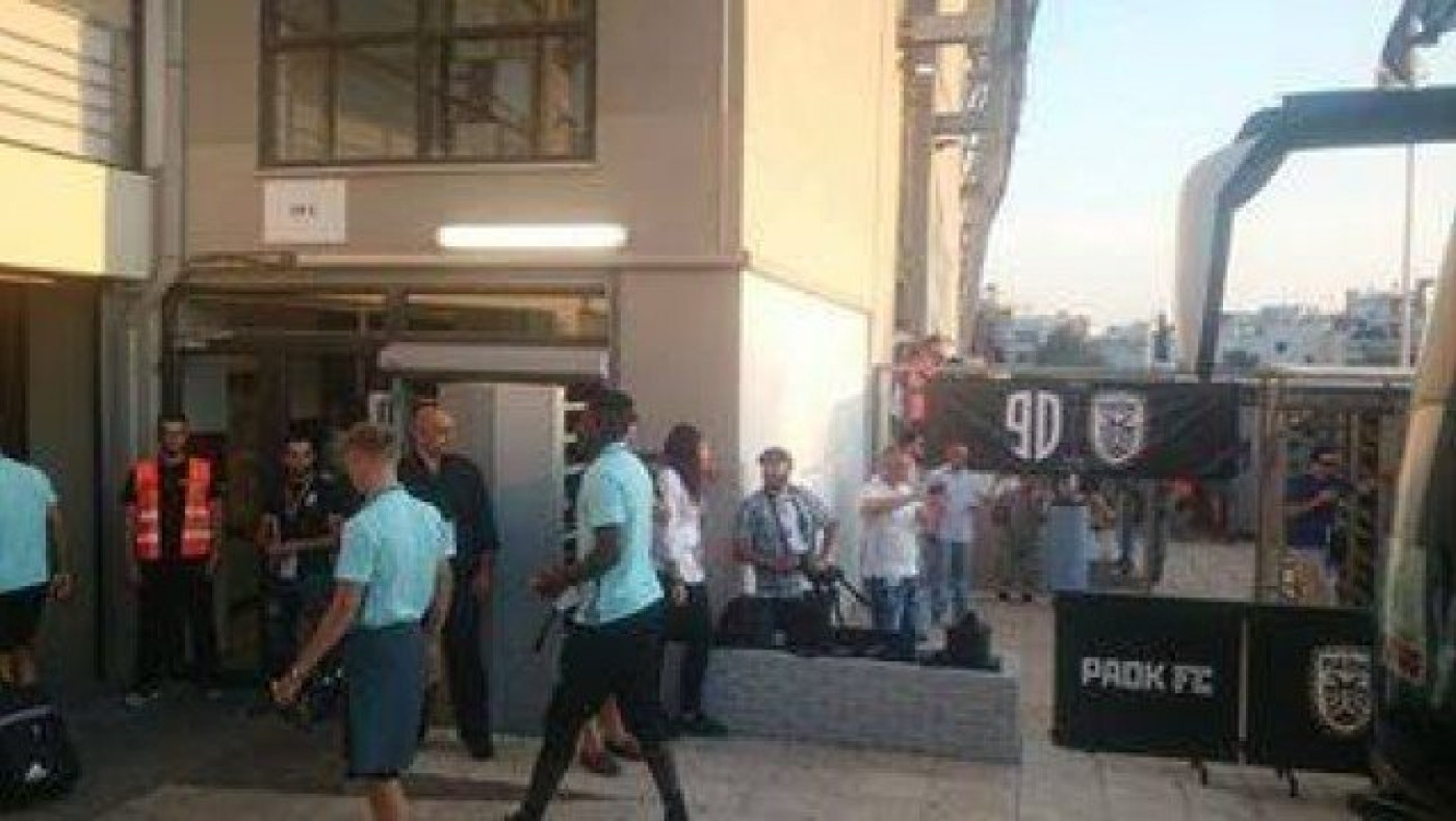 Δείτε πως έφτασε η αποστολή του Άγιαξ στην Τούμπα (pics & video)