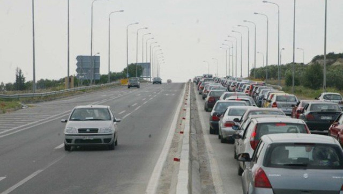 Μποτιλιάρισμα             στην έξοδο για Χαλκιδική