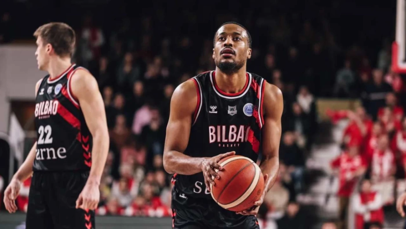 Τρόμος στον αέρα για την Μπιλμπάο-Αστραπή χτύπησε το αεροπλάνο της ομάδας