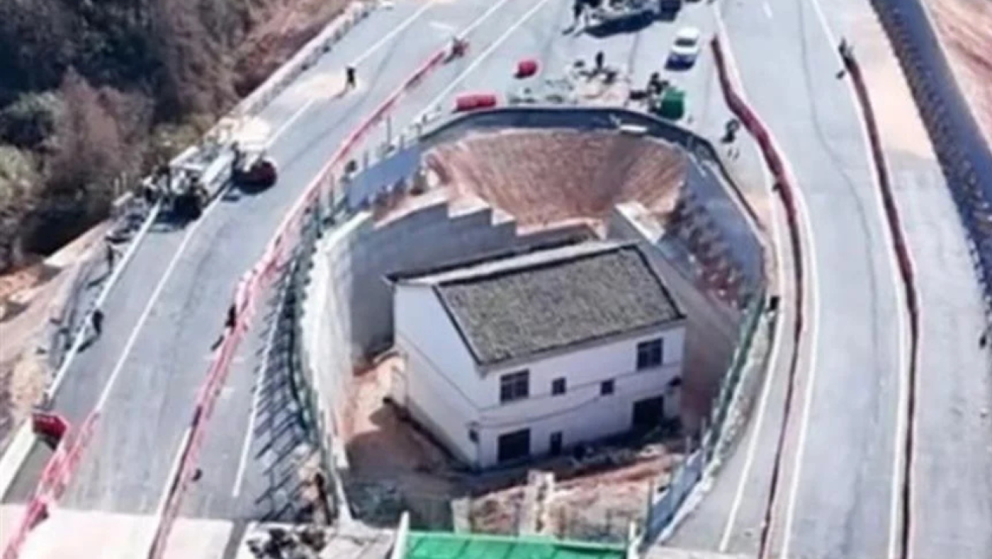 Απίστευτο: Κινέζος ζει στη μέση αυτοκινητόδρομου