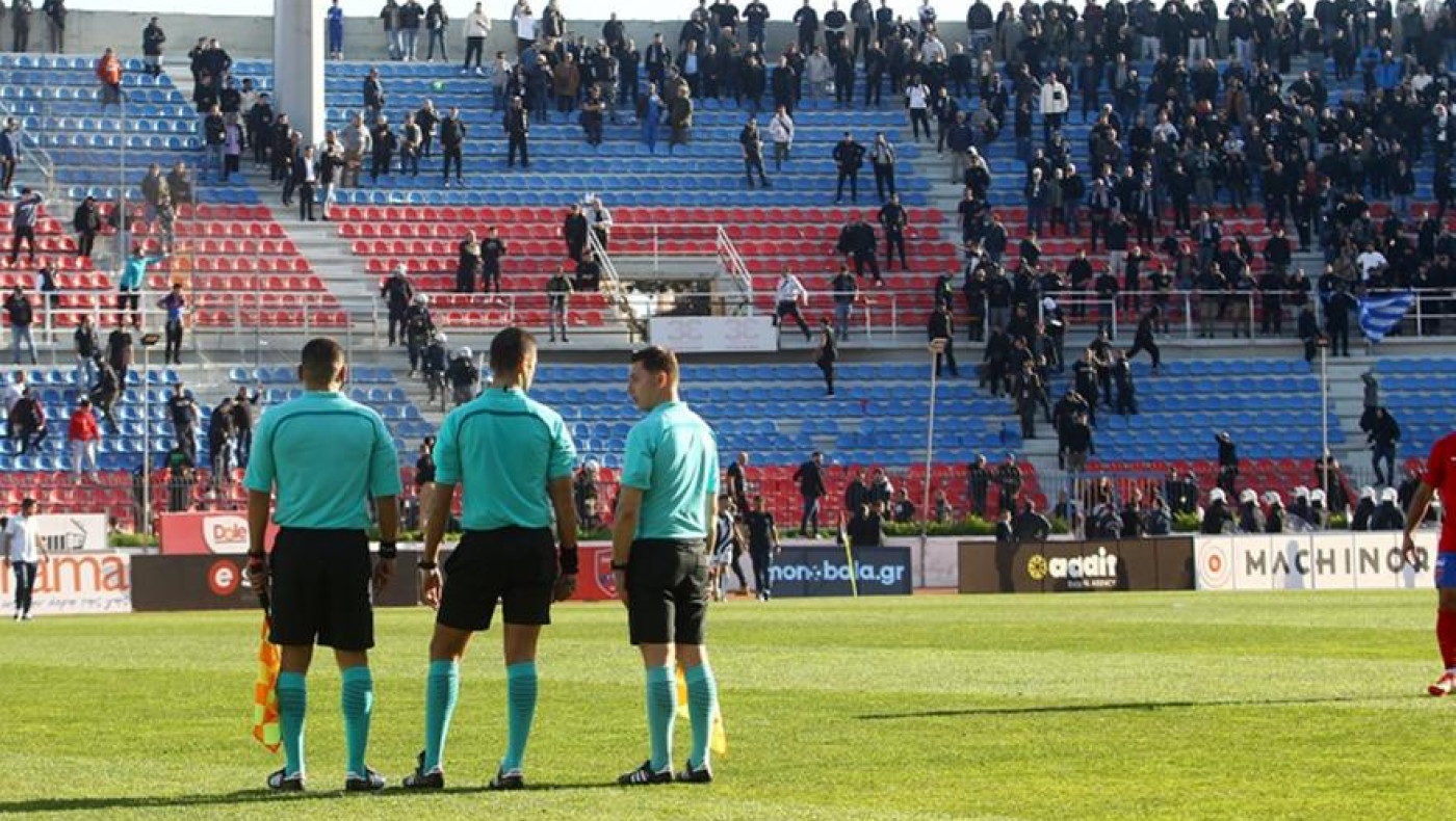 ΣΟΚ! ΒΙΝΤΕΟ ντοκουμέντο από το Πανιώνιος-Καλαμάτα: Οπαδός σωριάζεται στο έδαφος από επίθεση με καρεκλάκι