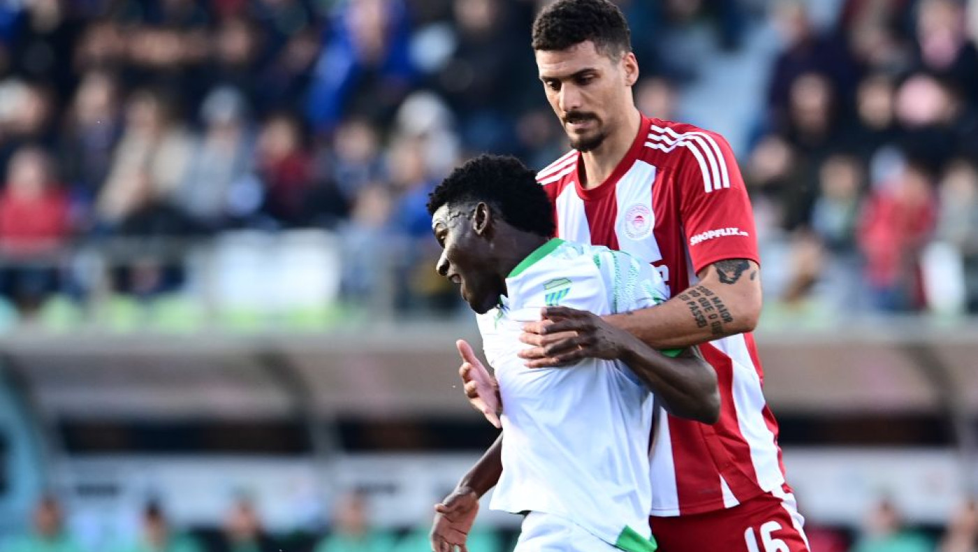 Έκανε θραύση ο Ζίνι: «Όργια» με τη φανέλα της εθνικής-Δείτε τα VIDEO