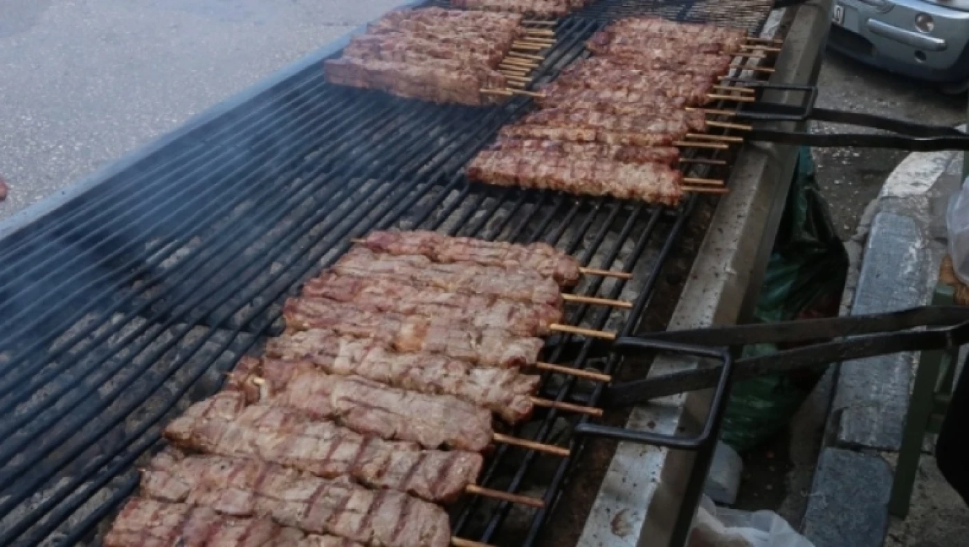 Απατεώνες στη Λαμία έκαναν παραγγελίες-μαμούθ σε σουβλάκια παριστάνοντας τον δήμαρχο