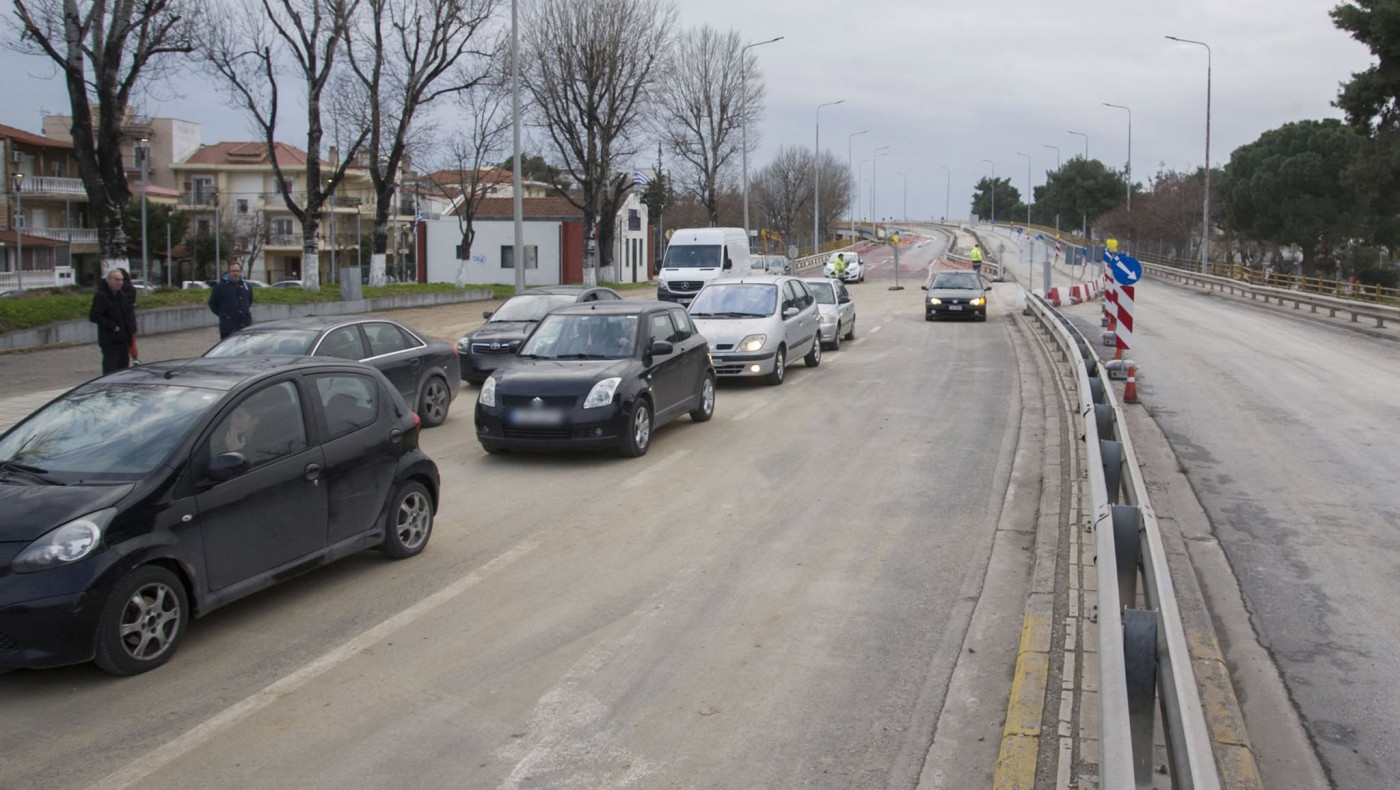 Δόθηκε σε αμφίδρομη κίνηση το ένα ρεύμα της γέφυρας Δενδροποτάμου