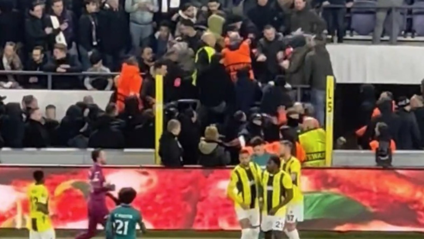 Europa League: Επεισόδια και διακοπή στο Άντερλεχτ-Φενέρμπαχτσε (vid)