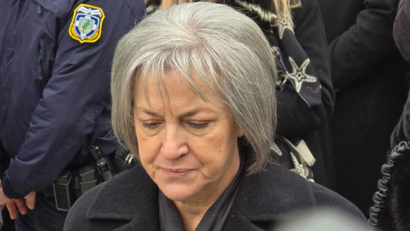 Σε κλίμα οδύνης η κηδεία του Βασίλη Καλογήρου