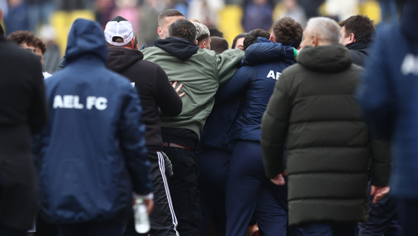 Ηρακλής-ΑΕΛ: Χαμός με Μπελμόντ στις καθυστερήσεις