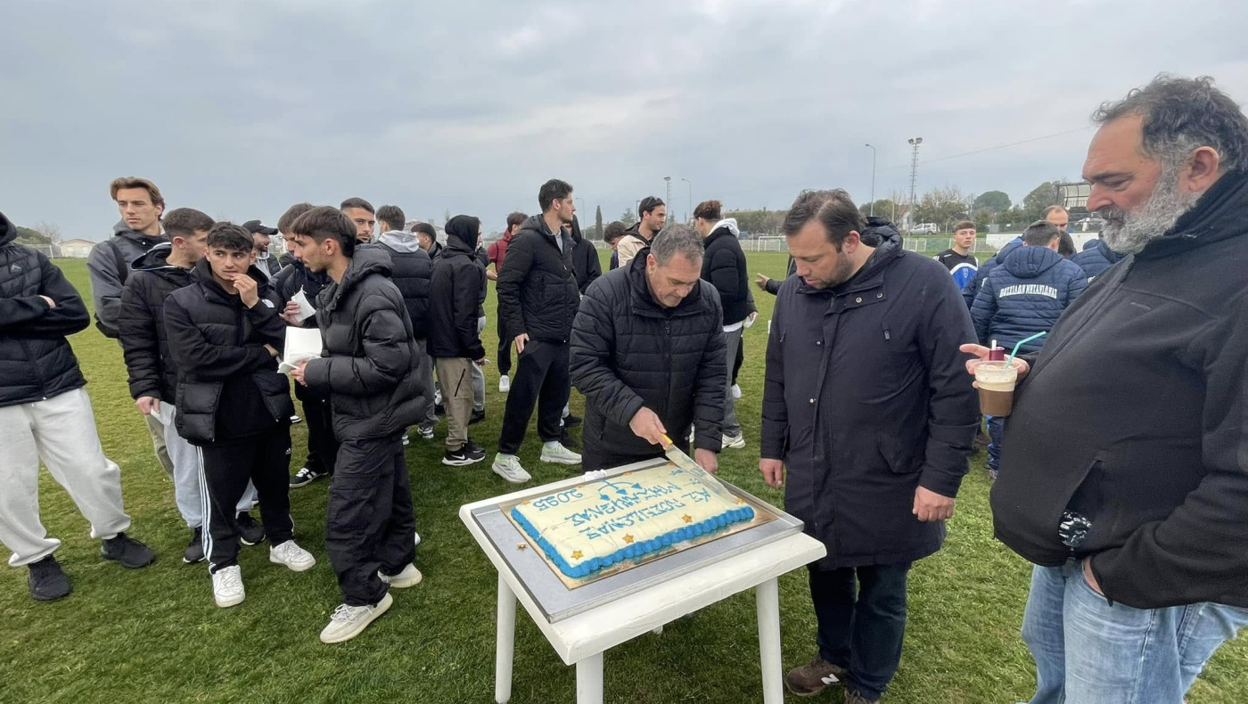 Ποσειδώνας Μηχανιώνας: Ολη η οικογένεια μαζί στην κοπή της πίτας