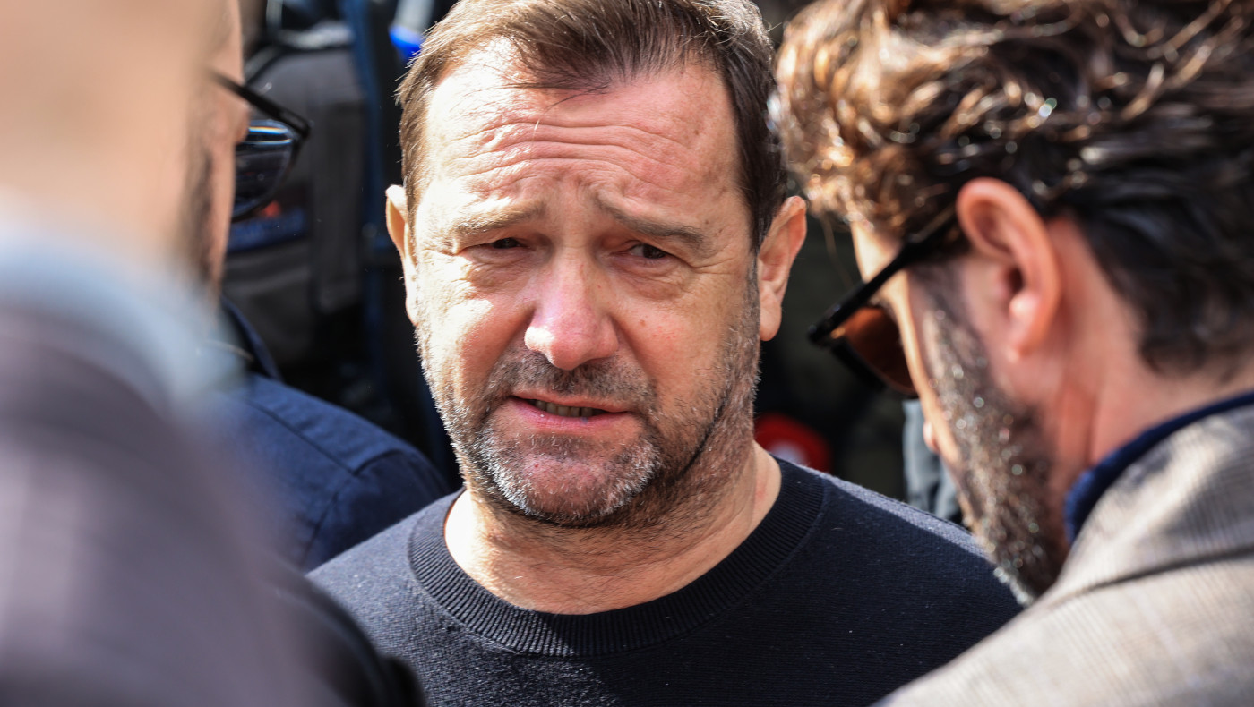 Πλακιάς για τη νεαρή κοπέλα απέναντι στην «Αύρα»: «Πλέον, είναι η κόρη μου»