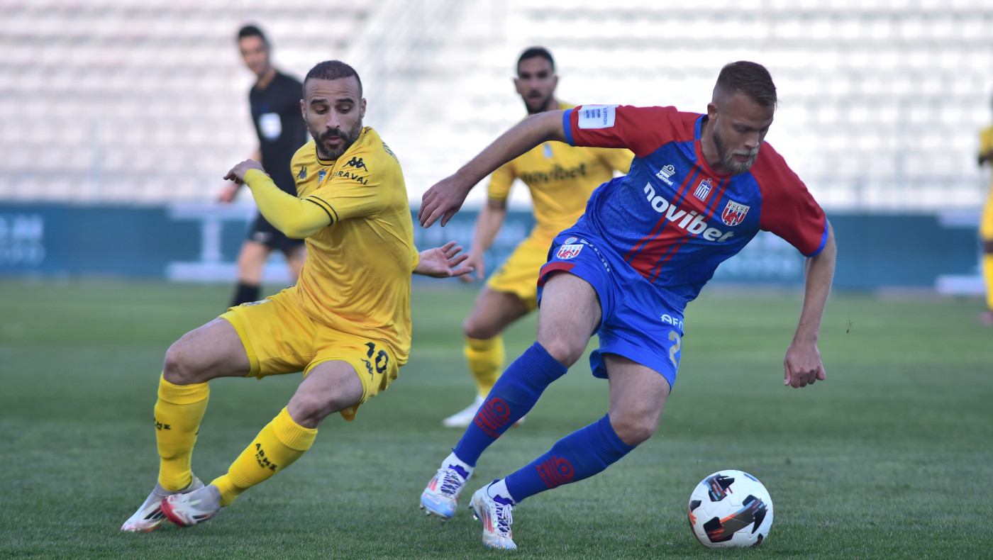 Απορούσε ο Φετφατζίδης για το πέναλτι που δεν πήρε: «Ο αντίπαλος με κλωτσάει»