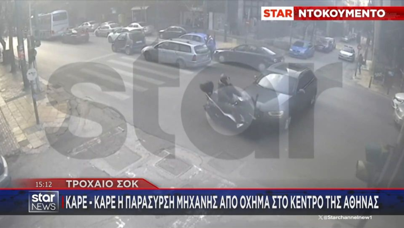 Αθήνα: Καρέ-καρέ η σύγκρουση της μηχανής με όχημα που παραβίασε φανάρι