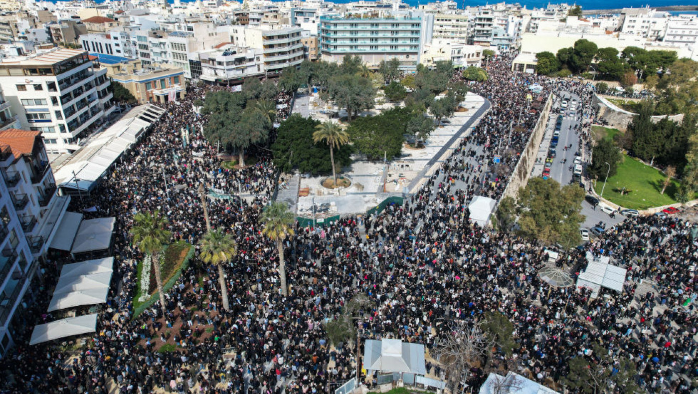 Συλλαλητήρια για τα Τέμπη: Επεισόδια και στο Ηράκλειο-Μάχες σώμα με σώμα