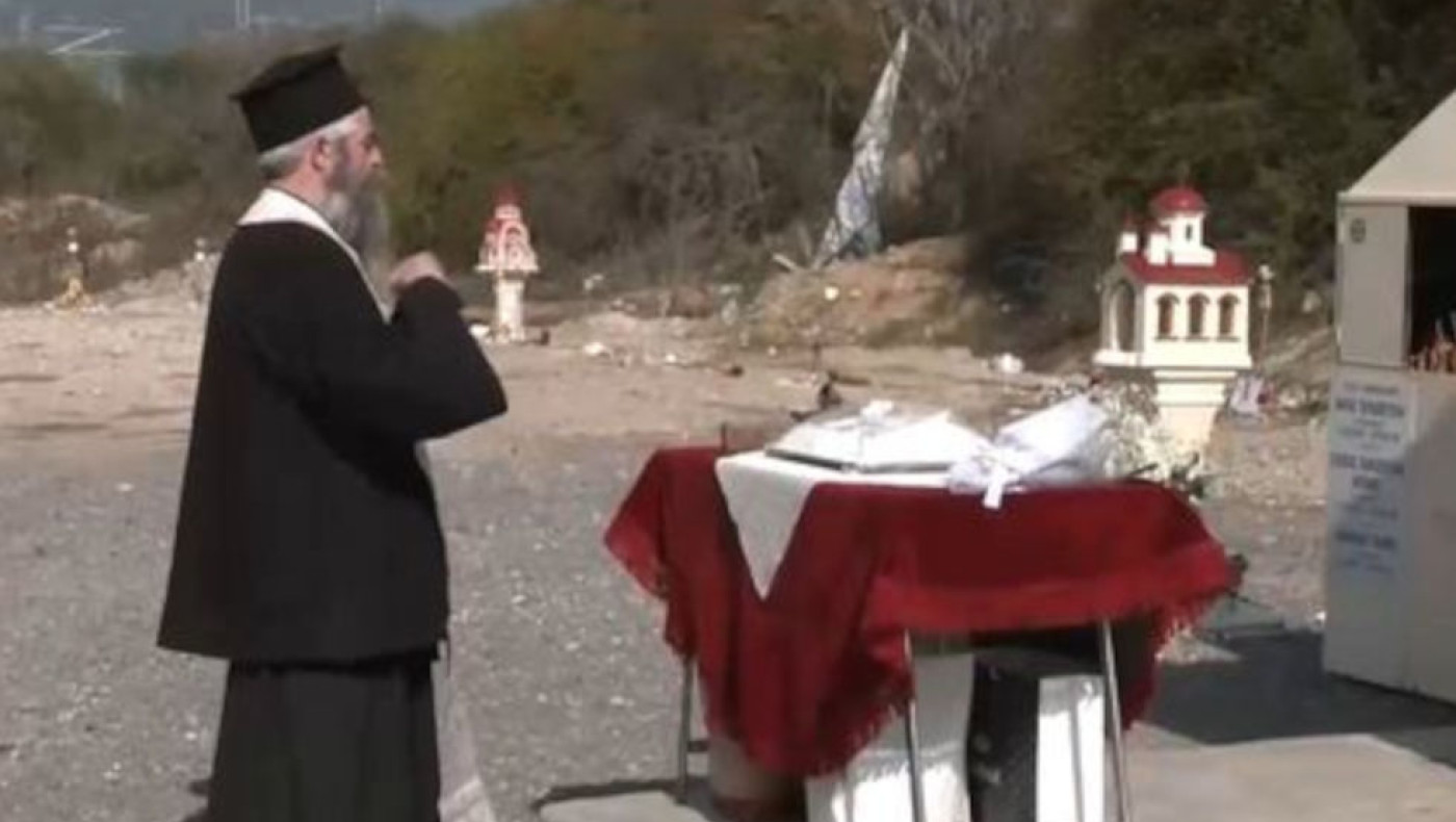 Λάρισα-Προσευχή και τρισάγιο για τα θύματα των Τεμπών: «Δεν σας ξεχνάμε...»