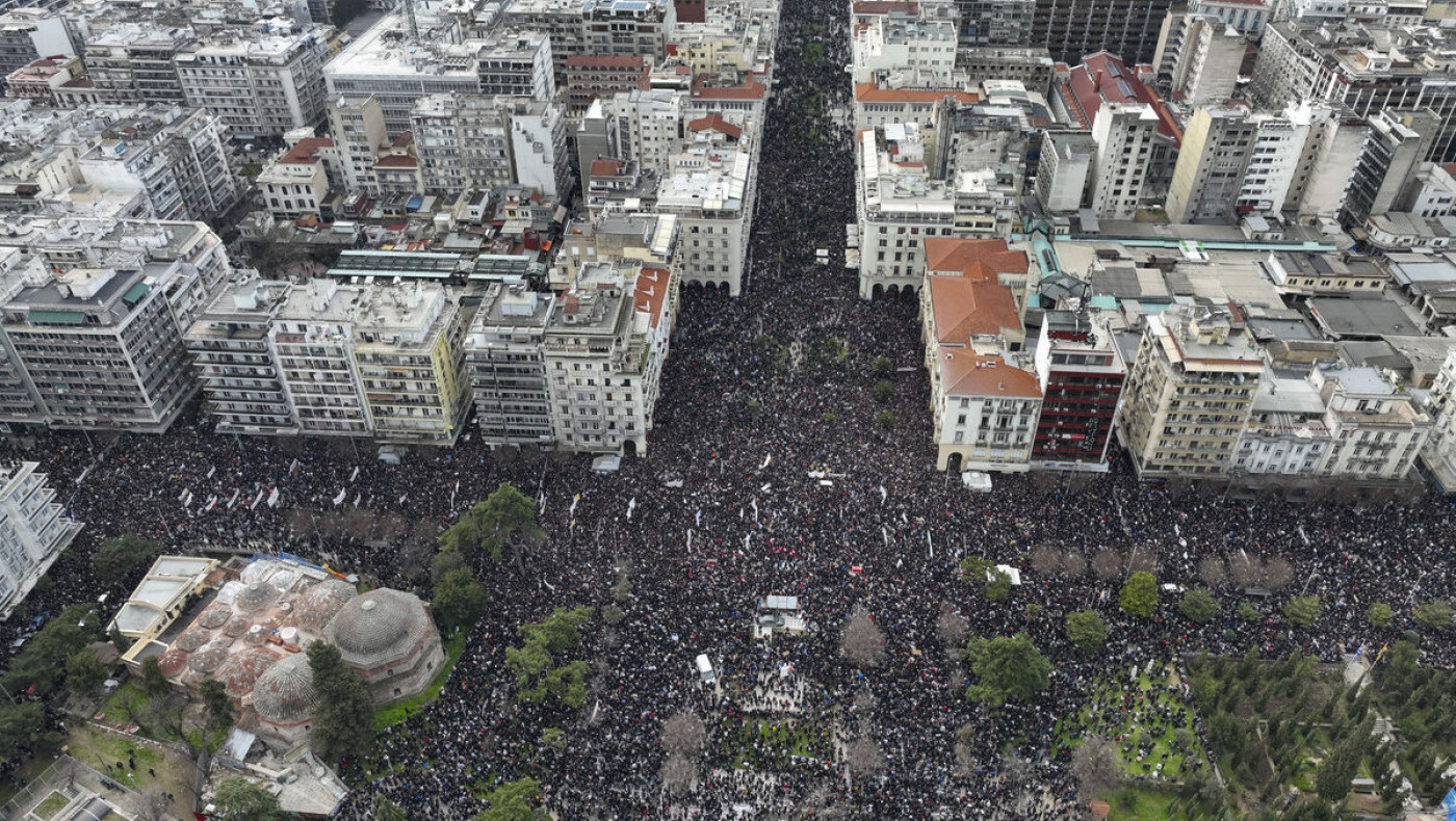 Στον δρόμο για τις 57 άδειες καρέκλες που δεν είχαν οξυγόνο...