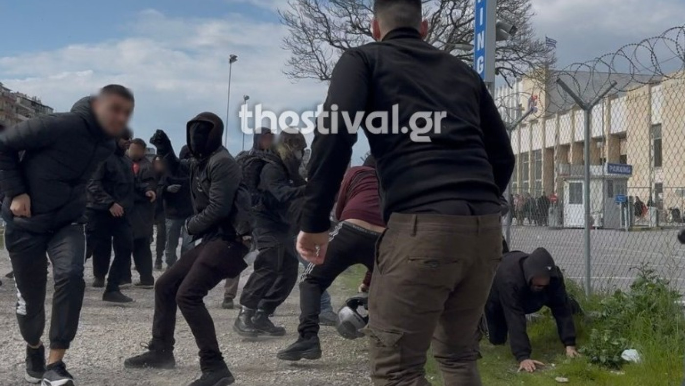 Θεσσαλονίκη: Κουκουλοφόροι ξυλοκόπησαν άτομα με ελληνικές σημαίες!