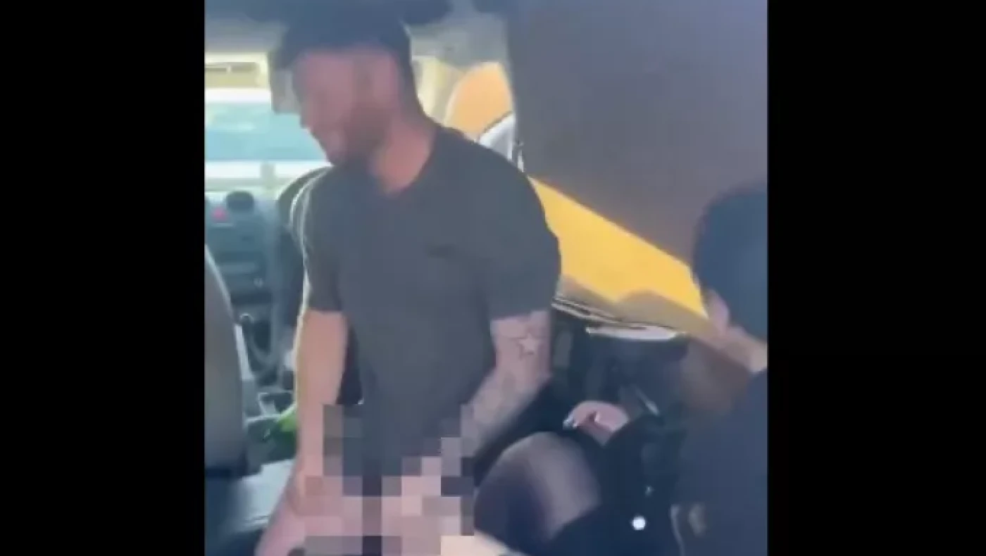 Τον έκανε... τσακωτό με την ερωμένη και τους διέσυρε στο Facebook (vid)