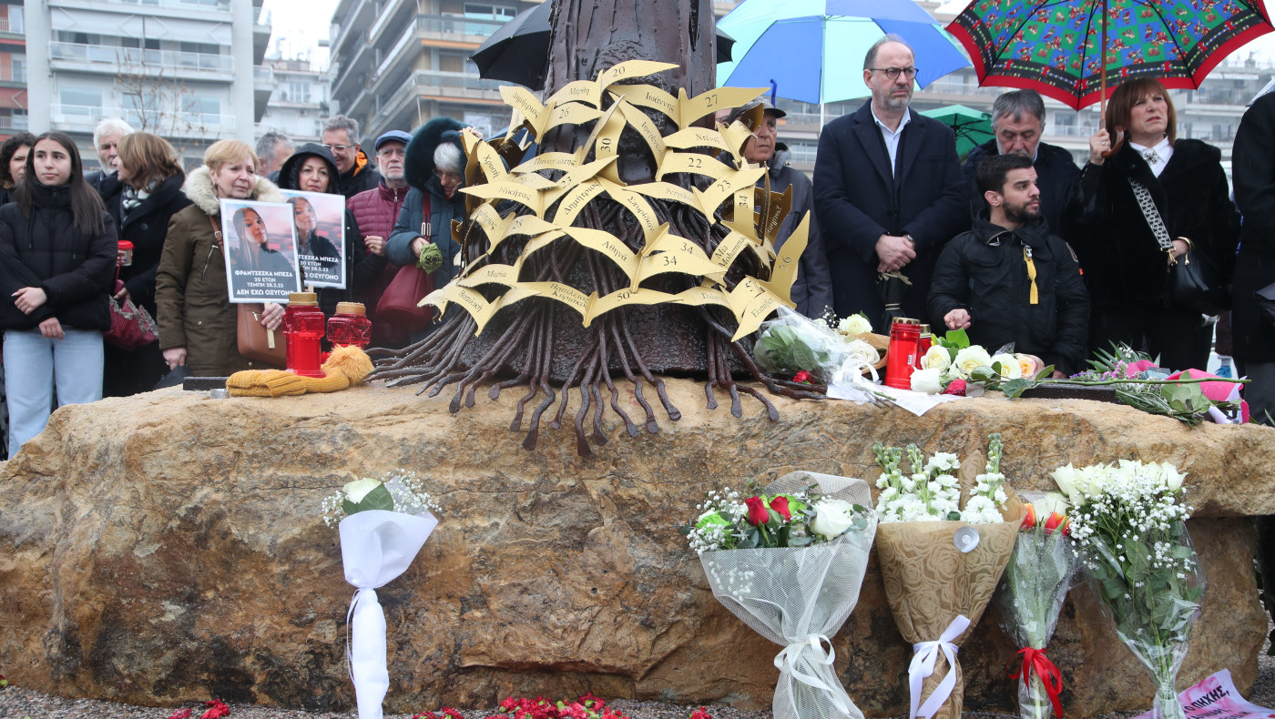 Τέμπη: Συγκίνηση στα αποκαλυπτήρια του Δέντρο της Μνήμης στη Θεσσαλονίκη