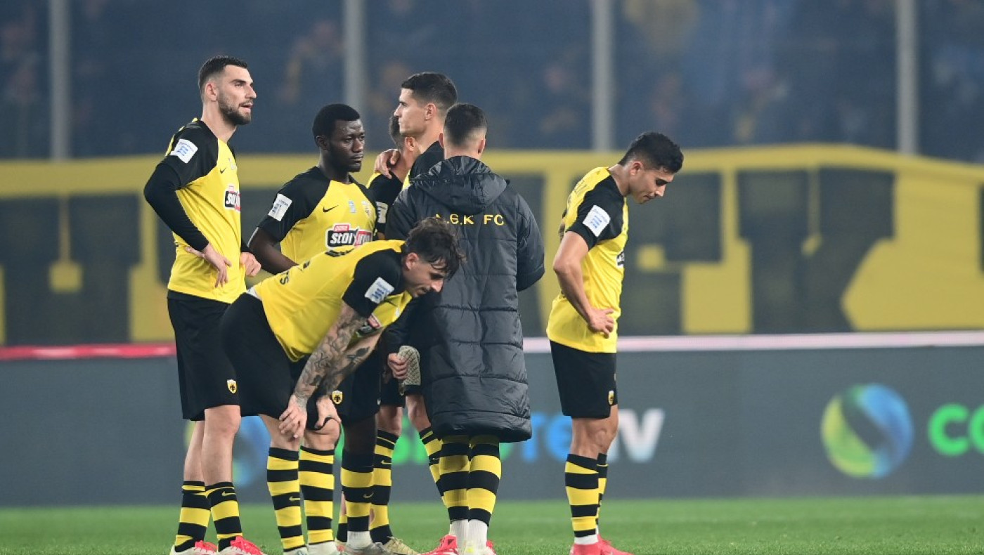 Οπαδοί της ΑΕΚ μπήκαν στα επίσημα, πυρά κατά πάντων!