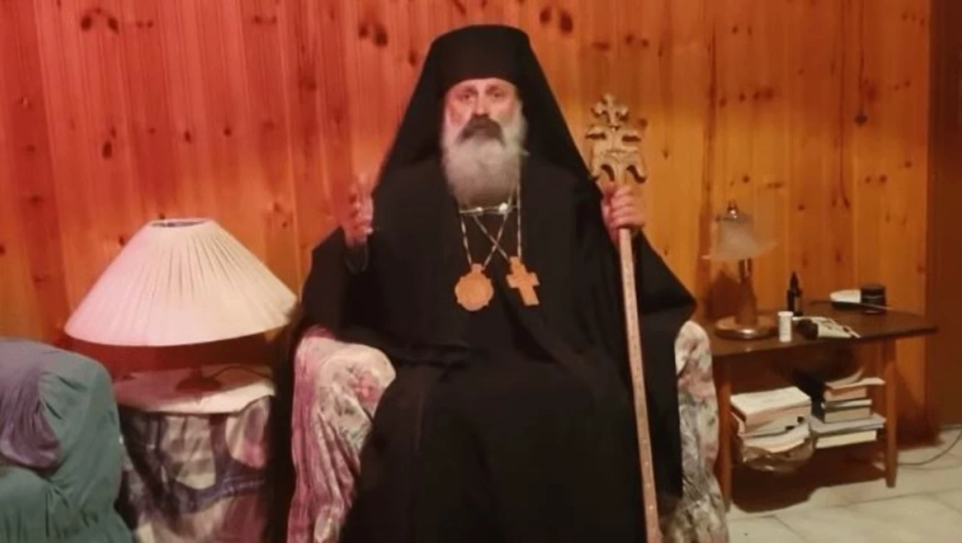 Συνελήφθη ο ιερέας που καλούσε τον κόσμο να πάρει τα όπλα: «Τα είπα για πλάκα»